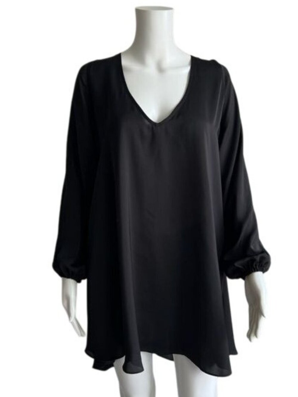 Lovers + Friends Long Sleeve V Neck Dress in Black - M